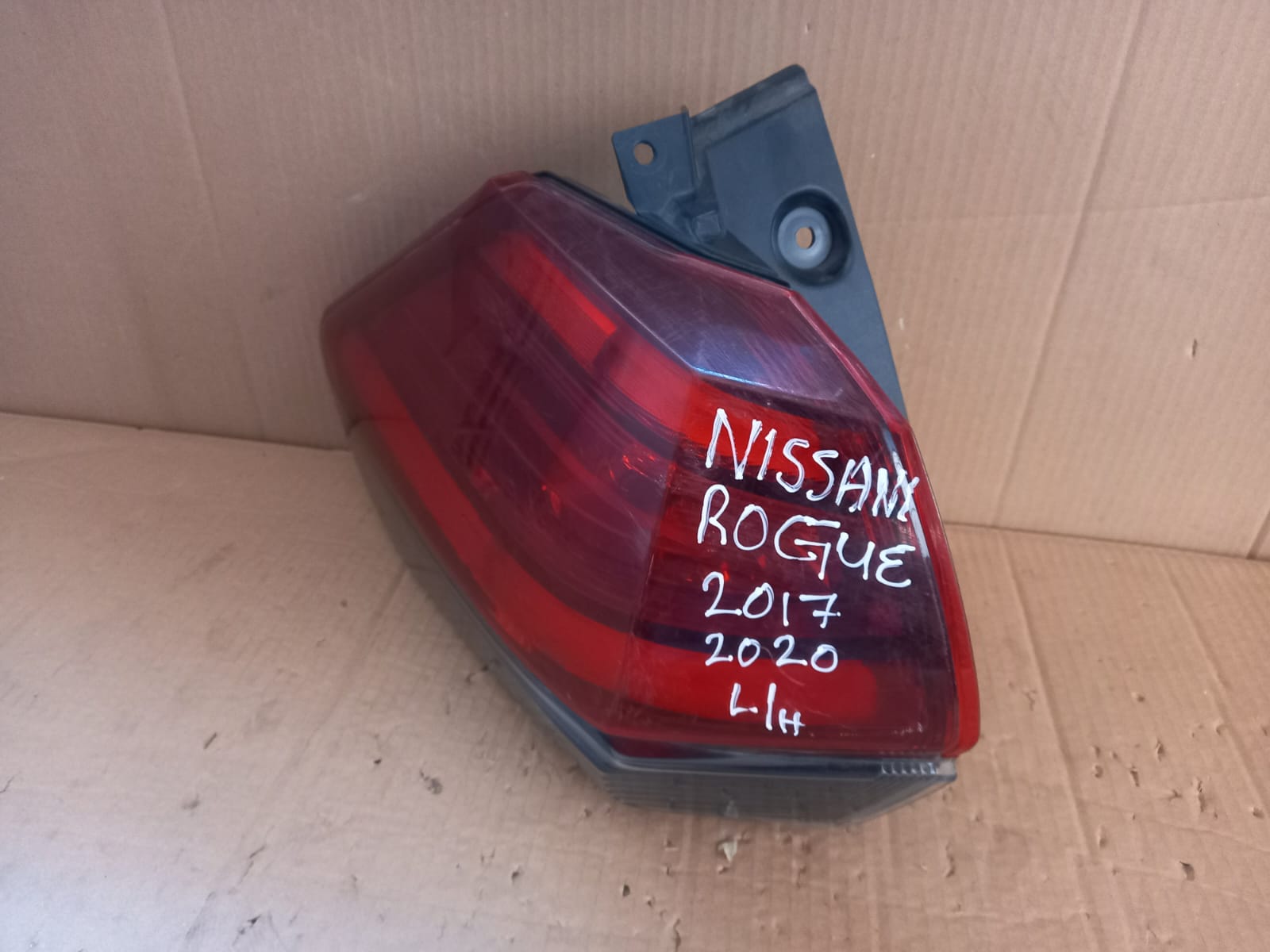Nissan Rogue 2017-2020 Left Rear Tail Light - Image 2