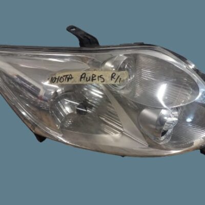 Toyota Auris 2010-2012 Right Headlight Replacement
