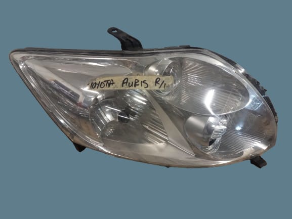 Toyota Auris 2010-2012 Right Headlight Replacement