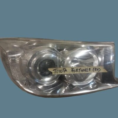 Toyota Fortuner 2009-2011 Right Headlight Replacement