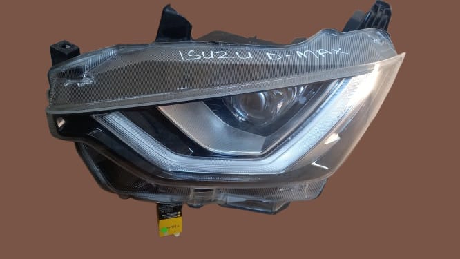 Isuzu D-Max 2022-2025 Left Headlight Replacement