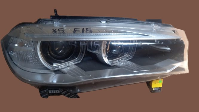 BMW X5 F15 2014-2018 Right Headlight Replacement