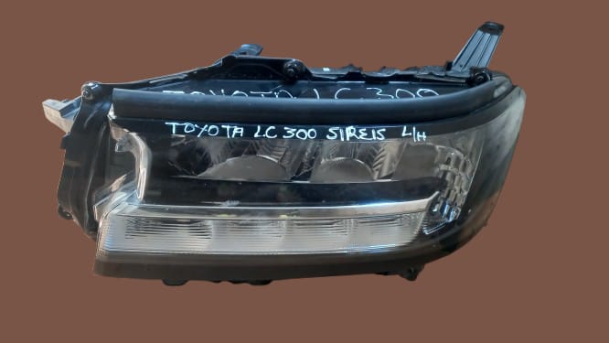 Toyota Land Cruiser LC300 2021-2023 Left Headlight Replacement