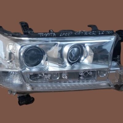 Toyota Land Cruiser LC200 2015-2020 Right Headlight Replacement