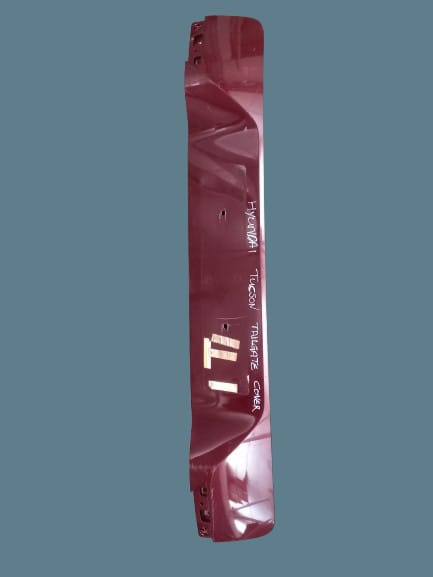 Hyundai Tucson Tailgate Garnish Center Cover 2010–2015