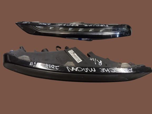 Porsche Macan Fog Light Indicator Light 2014–2018.