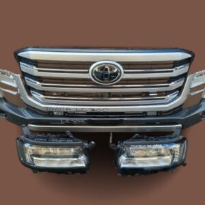Toyota Land Cruiser grille, lower bumper centre and left and right fog lights 2021–2026.