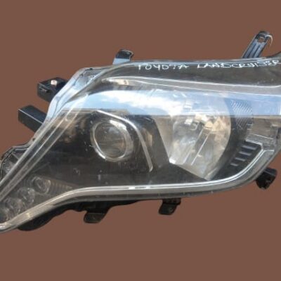 Toyota Land Cruiser Prado J150 left xenon headlight replacement 2014–2017.